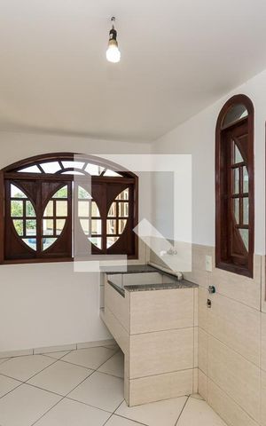 Casa à venda com 200m², 3 quartos e 2 vagas Casa à venda com 200m², 3 quartos e 2 vagasÁrea de Serviço