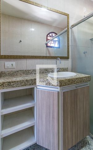 Casa à venda com 200m², 3 quartos e 2 vagas Casa à venda com 200m², 3 quartos e 2 vagasBanheiro da Suíte 3