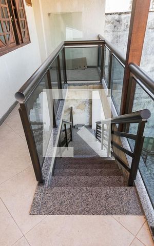Casa à venda com 200m², 3 quartos e 2 vagas Casa à venda com 200m², 3 quartos e 2 vagasVaranda da Sala - Escada de acesso