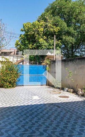 Casa à venda com 200m², 3 quartos e 2 vagas Casa à venda com 200m², 3 quartos e 2 vagasÁrea comum - Garagem