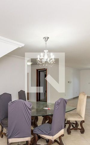 Casa à venda com 200m², 3 quartos e 2 vagas Casa à venda com 200m², 3 quartos e 2 vagasSala