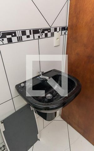 Casa à venda com 200m², 3 quartos e 2 vagas Casa à venda com 200m², 3 quartos e 2 vagasBanheiro da Suíte 1