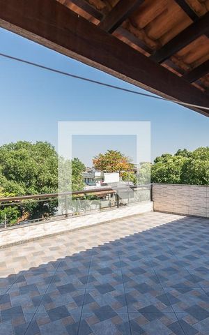 Casa à venda com 200m², 3 quartos e 2 vagas Casa à venda com 200m², 3 quartos e 2 vagasVaranda do 2º andar