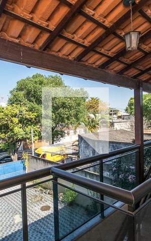 Casa à venda com 200m², 3 quartos e 2 vagas Casa à venda com 200m², 3 quartos e 2 vagasVaranda da Sala