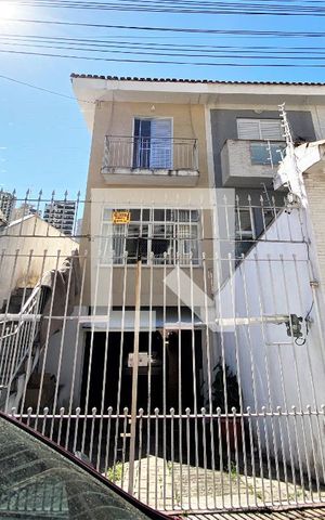 Casa à venda com 160m², 2 quartos e 3 vagasFachada