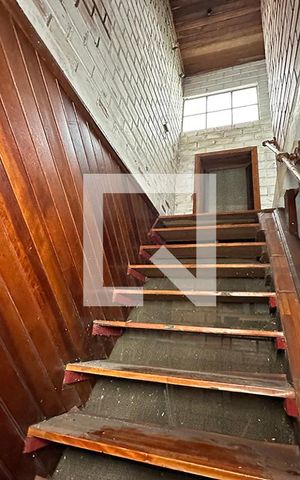 Casa à venda com 120m², 3 quartos e 1 vagaEscada
