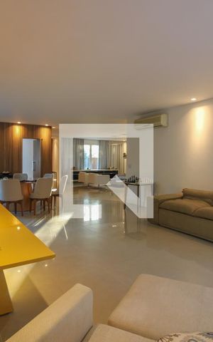 Casa de condomínio à venda com 600m², 5 quartos e 4 vagas Casa de condomínio à venda com 600m², 5 quartos e 4 vagasSala