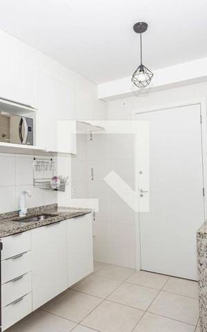 Apartamento à venda com 32m², 2 quartos e sem vaga Apartamento à venda com 32m², 2 quartos e sem vagaSala/Cozinha