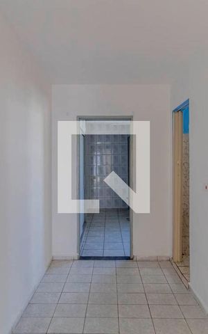 Casa para alugar com 80m², 2 quartos e 1 vaga Casa para alugar com 80m², 2 quartos e 1 vagaCorredor