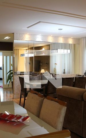 Casa à venda com 240m², 3 quartos e 4 vagasSala