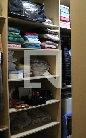 Casa à venda com 240m², 3 quartos e 4 vagasCloset da suíte 3