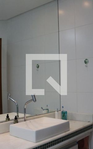 Casa à venda com 240m², 3 quartos e 4 vagasBanheiro da Suíte 3