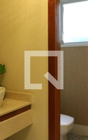 Casa à venda com 240m², 3 quartos e 4 vagasLavabo