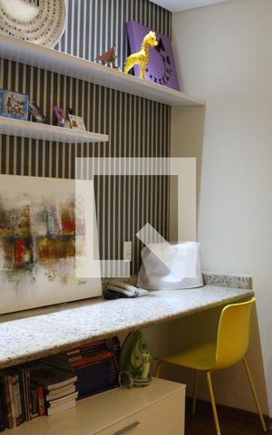 Casa à venda com 240m², 3 quartos e 4 vagasSala/Quarto