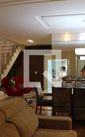 Casa à venda com 240m², 3 quartos e 4 vagasSala