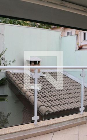 Casa à venda com 240m², 3 quartos e 4 vagassacada 2