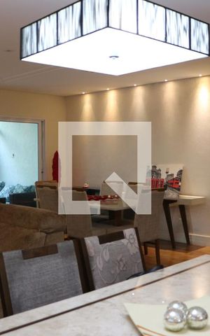 Casa à venda com 240m², 3 quartos e 4 vagasSala