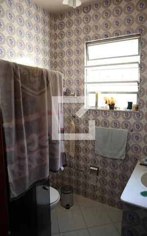 Casa à venda com 110m², 3 quartos e 3 vagasBanheiro 1