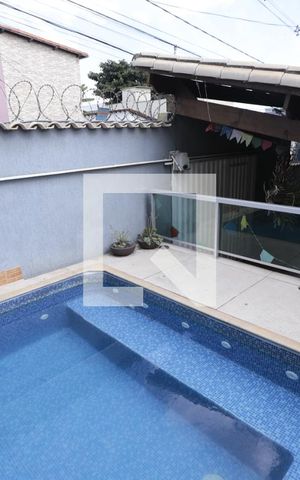 Casa à venda com 200m², 4 quartos e 3 vagasPiscina