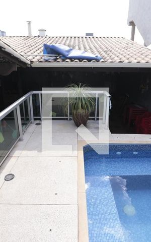 Casa à venda com 200m², 4 quartos e 3 vagasPiscina