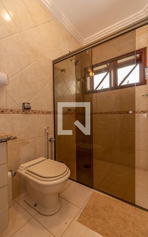 Casa à venda com 550m², 5 quartos e 8 vagas Casa à venda com 550m², 5 quartos e 8 vagasBanheiro da Suíte 2