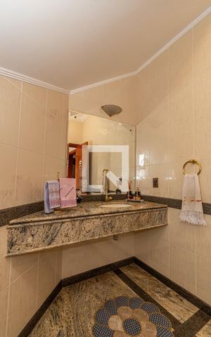 Casa à venda com 550m², 5 quartos e 8 vagas Casa à venda com 550m², 5 quartos e 8 vagasLavabo