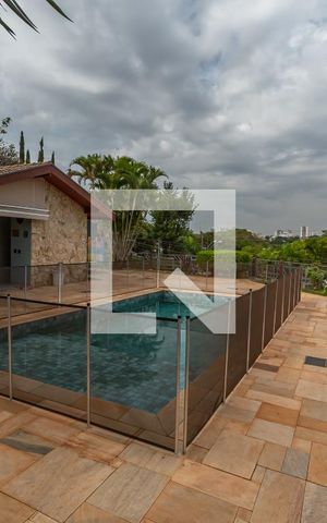 Casa à venda com 550m², 5 quartos e 8 vagas Casa à venda com 550m², 5 quartos e 8 vagasPiscina