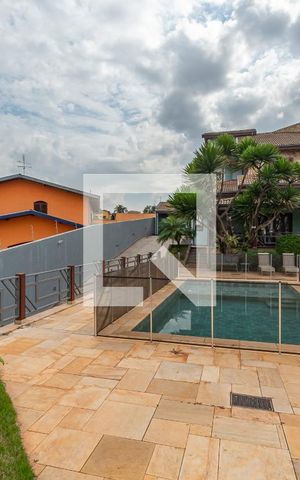 Casa à venda com 550m², 5 quartos e 8 vagas Casa à venda com 550m², 5 quartos e 8 vagasPiscina