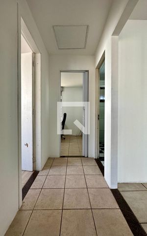 Casa à venda com 367m², 3 quartos e 3 vagas Casa à venda com 367m², 3 quartos e 3 vagasCorredor
