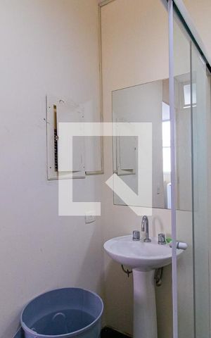 Apartamento para alugar com 320m², 4 quartos e 3 vagas Apartamento para alugar com 320m², 4 quartos e 3 vagasBanheiro de Serviço