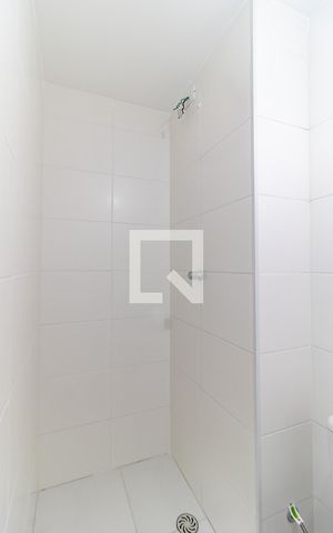 Apartamento à venda com 33m², 2 quartos e sem vaga Apartamento à venda com 33m², 2 quartos e sem vagaBanheiro