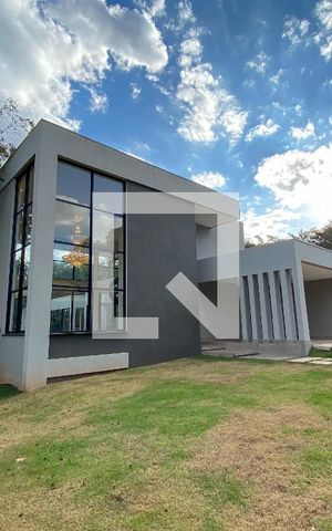Casa de condomínio para alugar com 408m², 4 quartos e 2 vagas Casa de condomínio para alugar com 408m², 4 quartos e 2 vagasFachada