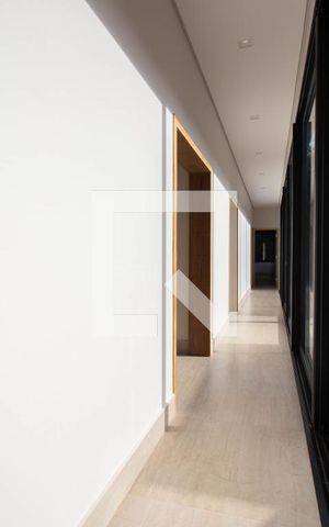 Casa de condomínio para alugar com 408m², 4 quartos e 2 vagas Casa de condomínio para alugar com 408m², 4 quartos e 2 vagasCorredor