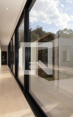 Casa de condomínio para alugar com 408m², 4 quartos e 2 vagas Casa de condomínio para alugar com 408m², 4 quartos e 2 vagasCorredor
