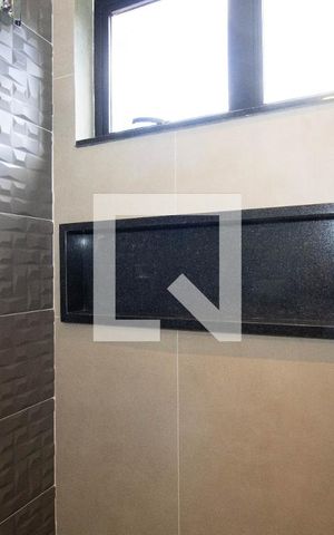 Casa de condomínio para alugar com 408m², 4 quartos e 2 vagas Casa de condomínio para alugar com 408m², 4 quartos e 2 vagasBanheiro da Suíte 1
