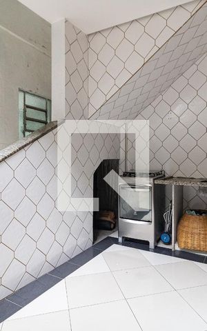 Casa à venda com 248m², 5 quartos e 2 vagas Casa à venda com 248m², 5 quartos e 2 vagasQuintal