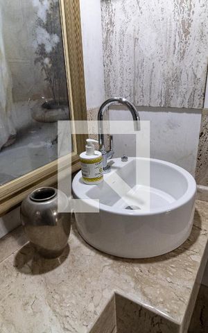 Casa à venda com 248m², 5 quartos e 2 vagas Casa à venda com 248m², 5 quartos e 2 vagasLavabo