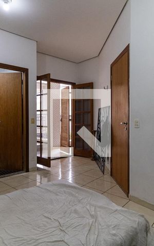 Casa à venda com 248m², 5 quartos e 2 vagas Casa à venda com 248m², 5 quartos e 2 vagasSuíte 2