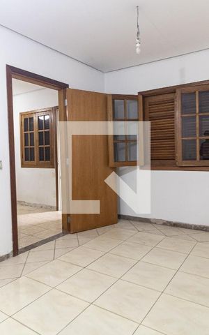 Casa à venda com 248m², 5 quartos e 2 vagas Casa à venda com 248m², 5 quartos e 2 vagasQuarto 5