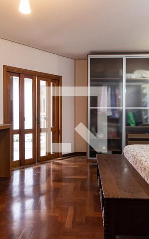 Casa à venda com 248m², 5 quartos e 2 vagas Casa à venda com 248m², 5 quartos e 2 vagasSuíte 1