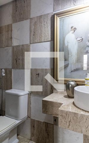 Casa à venda com 248m², 5 quartos e 2 vagas Casa à venda com 248m², 5 quartos e 2 vagasLavabo