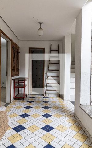 Casa à venda com 248m², 5 quartos e 2 vagas Casa à venda com 248m², 5 quartos e 2 vagasÁrea do Quarto 4 e 5