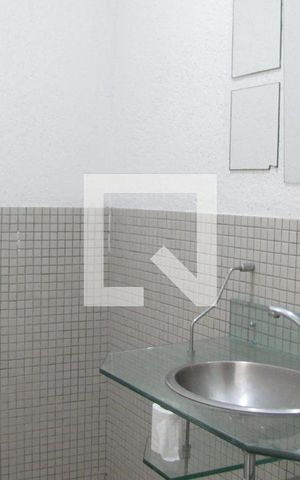 Casa à venda com 272m², 3 quartos e 2 vagasBanheiro Corredor