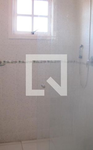 Casa à venda com 272m², 3 quartos e 2 vagasBanheiro da Suíte 2