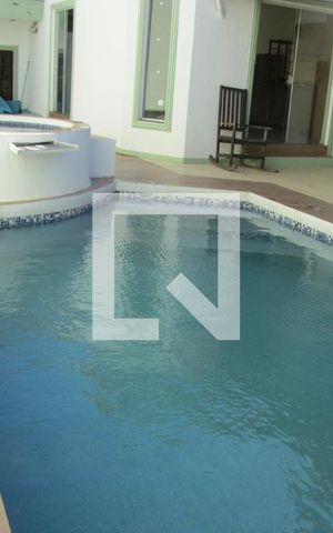 Casa à venda com 272m², 3 quartos e 2 vagasPiscina