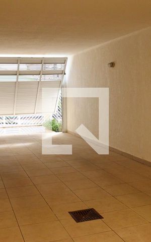 Casa para alugar com 205m², 3 quartos e 2 vagas Casa para alugar com 205m², 3 quartos e 2 vagasGaragem