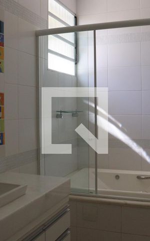 Casa para alugar com 205m², 3 quartos e 2 vagas Casa para alugar com 205m², 3 quartos e 2 vagasBanheiro do Quarto 1
