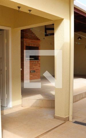 Casa para alugar com 205m², 3 quartos e 2 vagas Casa para alugar com 205m², 3 quartos e 2 vagasÁrea comum - Churrasqueira