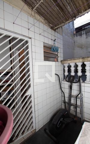 Casa para alugar com 80m², 2 quartos e 1 vagaÁrea de Serviço