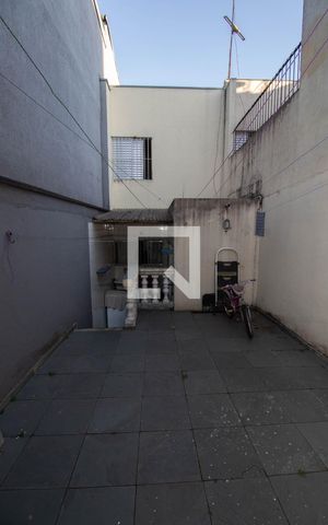 Casa para alugar com 80m², 2 quartos e 1 vagaQuintal